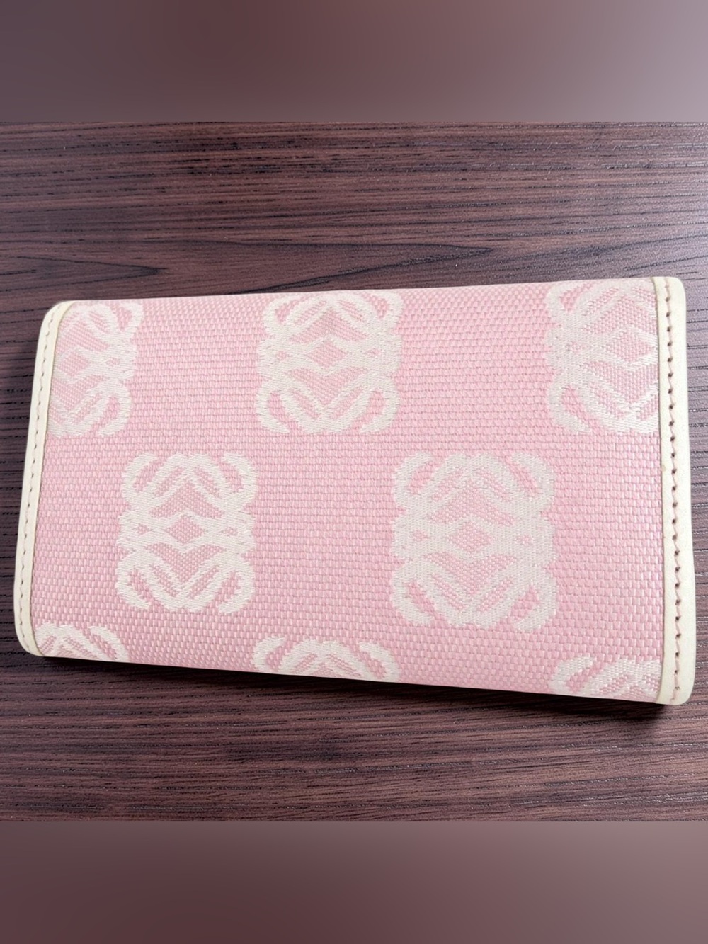 Loewe Pink Anagram 6-Key Holder Case 🤩💗 - Picture 2 of 10